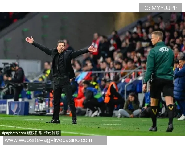 著名足球解说员的精彩瞬间与背后故事揭秘