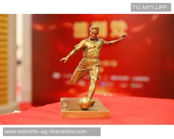 追逐足球荣耀的梦想之路与无尽挑战的传奇旅程 追逐足球荣耀的梦想之路与无尽挑战的传奇旅程